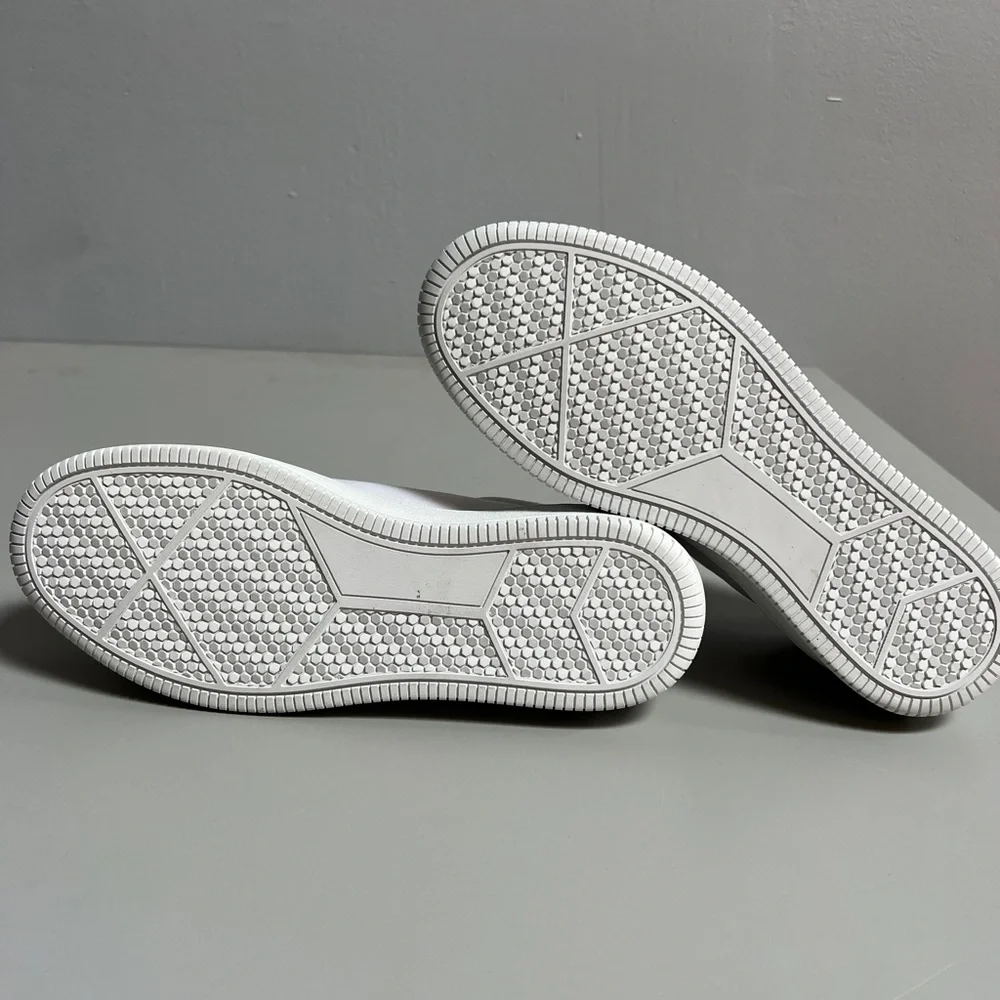 KOMRADS world white and light blue sneaker sz7.5